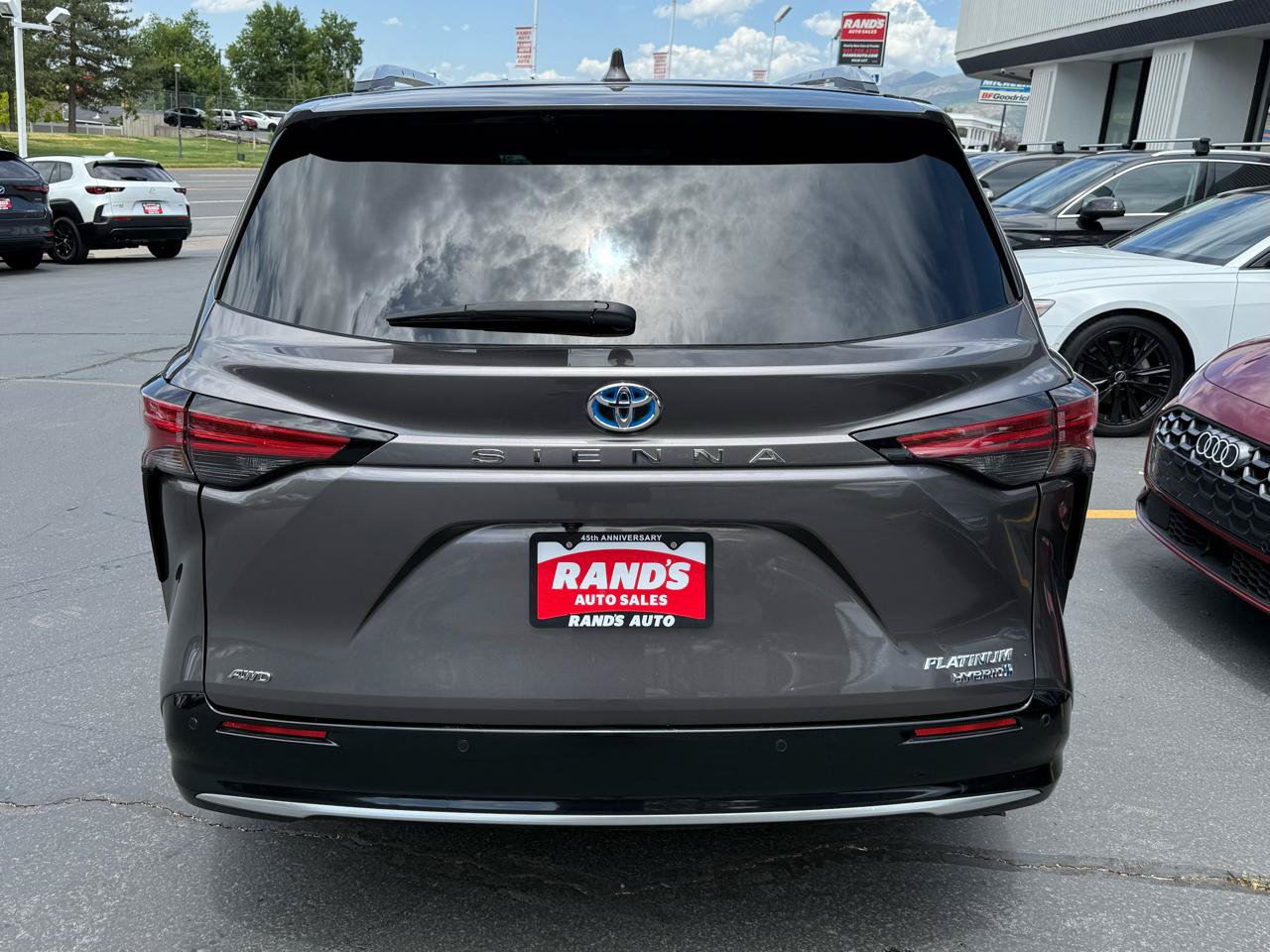 Used 2024 Toyota Sienna Platinum AWD/4WD image 6