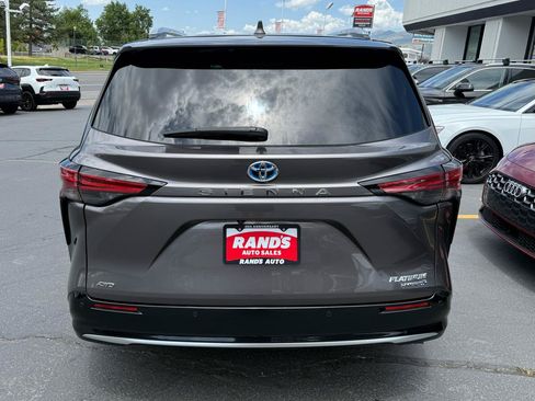 Used 2024 Toyota Sienna Platinum AWD/4WD image 6