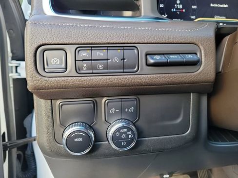 Used 2024 GMC Yukon XL Denali RWD image 30