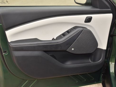 Certified 2025 Ford Mustang Mach-E Premium image 33