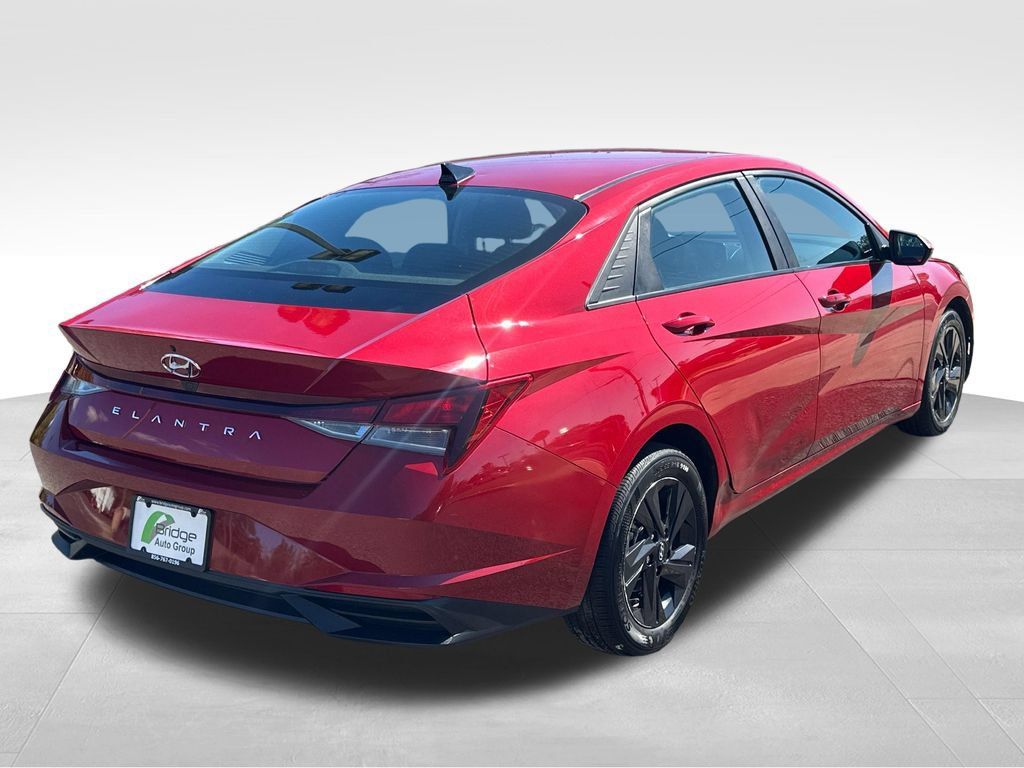 Used 2022 Hyundai Elantra SEL FWD image 7