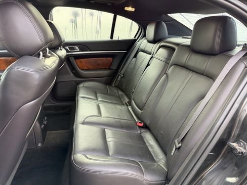 Used 2013 Lincoln MKS AWD image 30