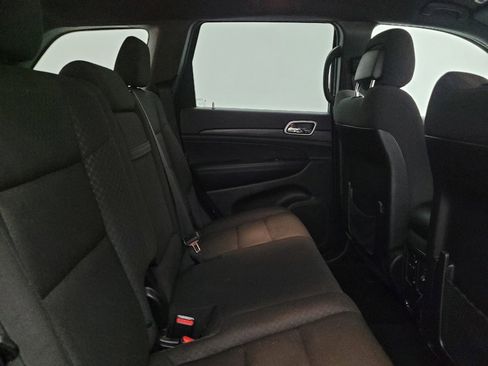 Used 2019 Jeep Grand Cherokee Laredo AWD/4WD image 19