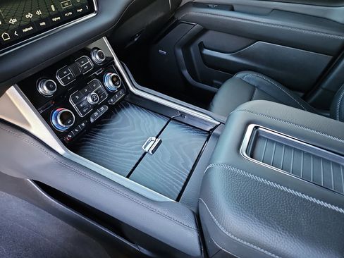 Used 2024 GMC Yukon Denali image 20