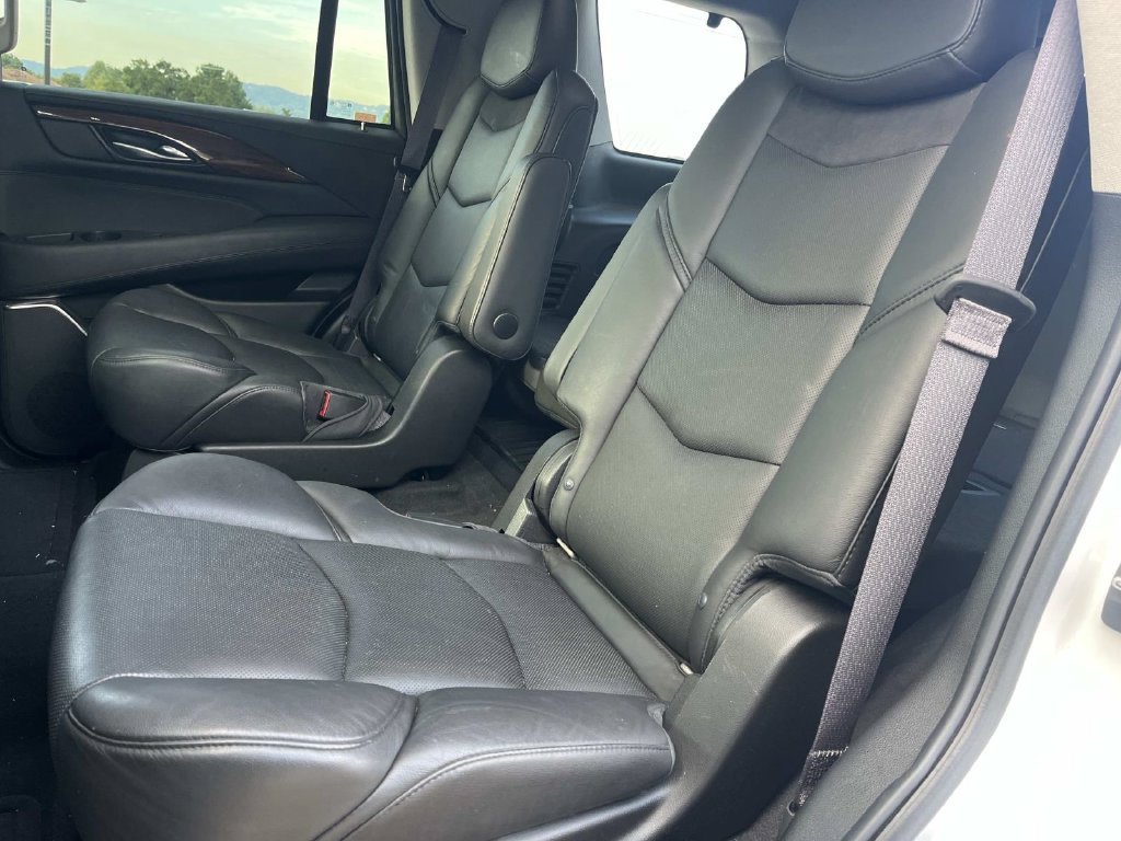 Used 2017 Cadillac Escalade Luxury AWD/4WD image 23