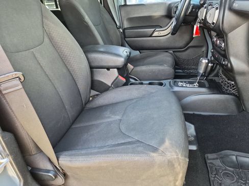 Used 2015 Jeep Wrangler Unlimited Sport w/ Quick Order Package 24S AWD/4WD image 19