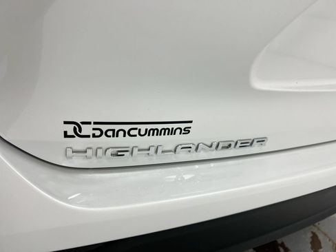 Used 2025 Toyota Highlander LE AWD/4WD image 27