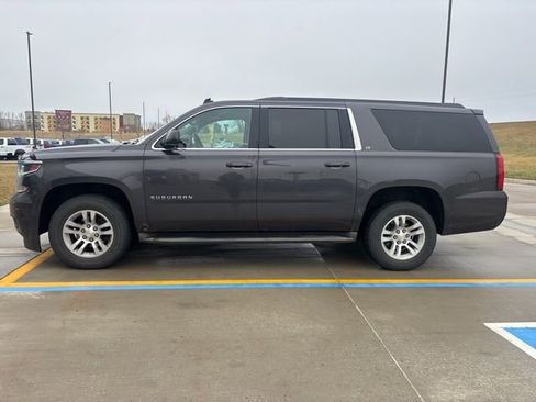Used 2015 Chevrolet Suburban LT image 4