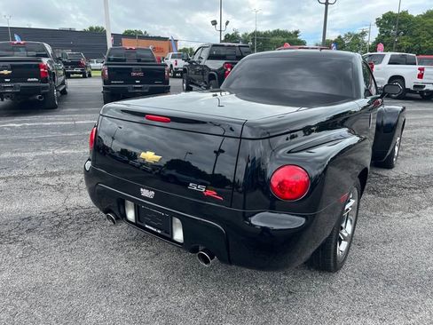 Used 2003 Chevrolet SSR w/ Preferred Equipment Group image 6