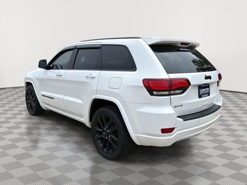 Used 2021 Jeep Grand Cherokee Laredo X image 3