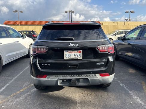 Used 2018 Jeep Compass Latitude w/ Popular Equipment Group AWD/4WD image 4