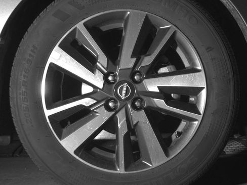 Used 2025 Nissan Versa SV image 13