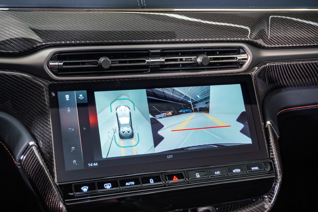 Used 2026 Aston Martin Vanquish Convertible RWD image 31