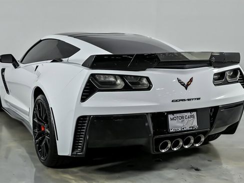 Used 2016 Chevrolet Corvette Z06 w/ 3LZ Preferred Equipment Group RWD image 10