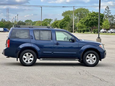 Used 2010 Nissan Pathfinder SE image 4