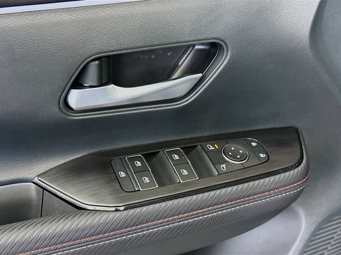 Used 2025 Nissan Kicks SR image 15