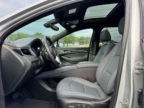 Used 2022 Buick Enclave Essence w/ Experience Buick Package FWD image 18