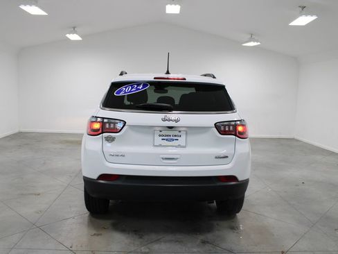 Used 2024 Jeep Compass Latitude AWD/4WD image 8