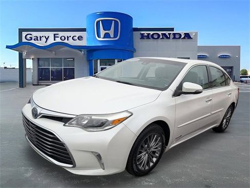 Used 2018 Toyota Avalon Limited image 4