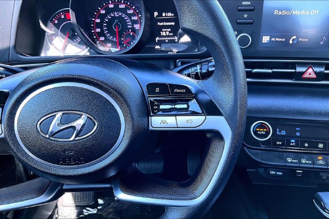 Used 2022 Hyundai Elantra SEL FWD image 12