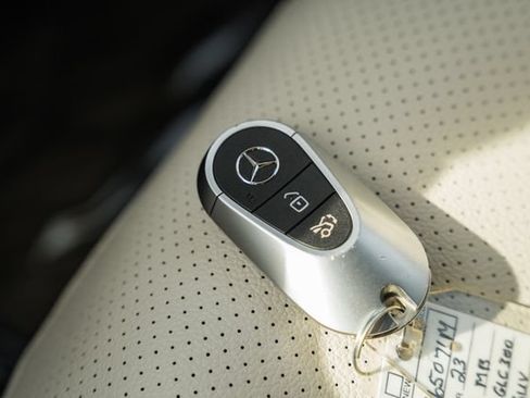 Used 2023 Mercedes-Benz GLC 300 4MATIC image 45