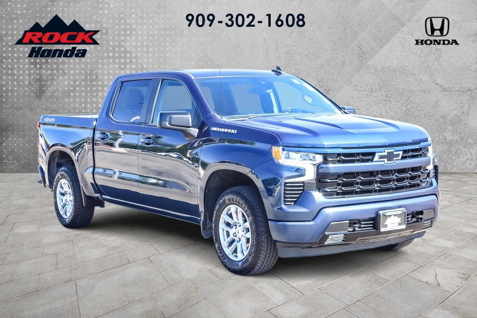 Used 2022 Chevrolet Silverado 1500 RST AWD/4WD image 3