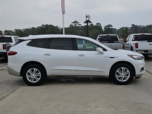 Used 2018 Buick Enclave Essence w/ Trailering Package image 4