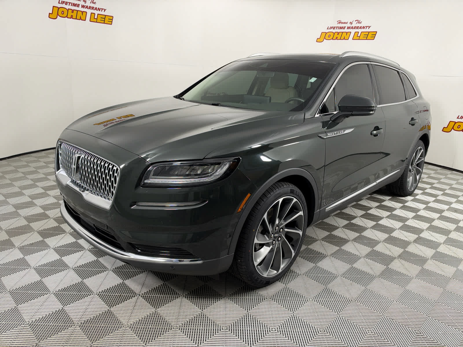 Used 2023 Lincoln Nautilus Reserve w/ Equipment Group 201A AWD/4WD image 1
