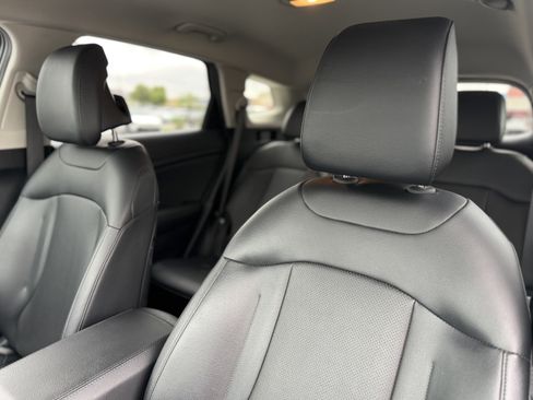 Certified 2025 Kia Sportage EX FWD image 17