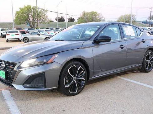 Certified 2024 Nissan Altima 2.5 SR image 3