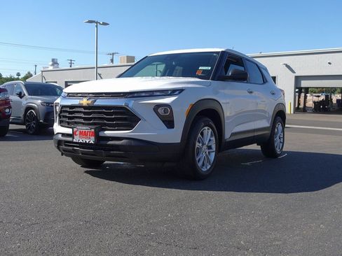 Used 2025 Chevrolet TrailBlazer LS w/ LS Convenience Package FWD image 8