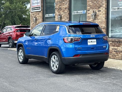 Used 2025 Jeep Compass Latitude AWD/4WD image 3