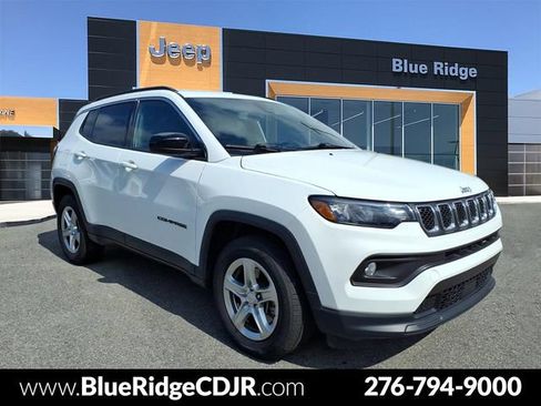 Used 2024 Jeep Compass Latitude AWD/4WD image 1