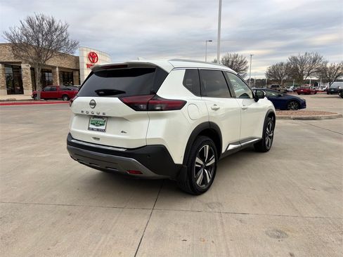 Used 2022 Nissan Rogue SL w/ SL Premium Package image 6