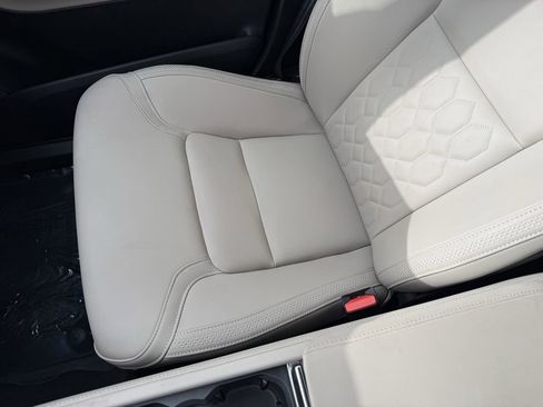 Certified 2025 Volvo XC90 B5 Plus image 33