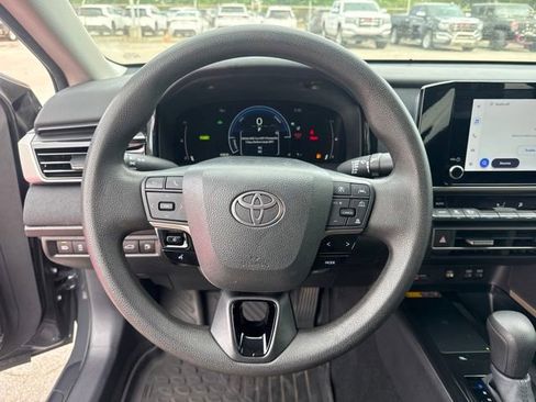 Used 2025 Toyota Camry LE FWD image 28