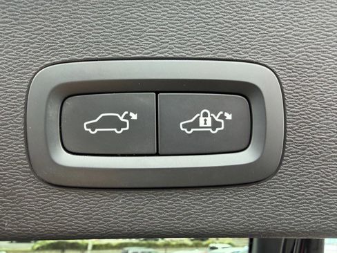 Used 2023 Volvo C40 P8 Recharge Ultimate image 48