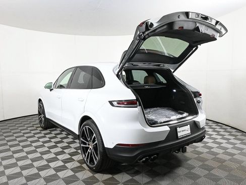 Certified 2026 Porsche Cayenne AWD/4WD image 34