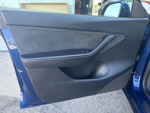 Used 2021 Tesla Model Y Long Range AWD/4WD image 22