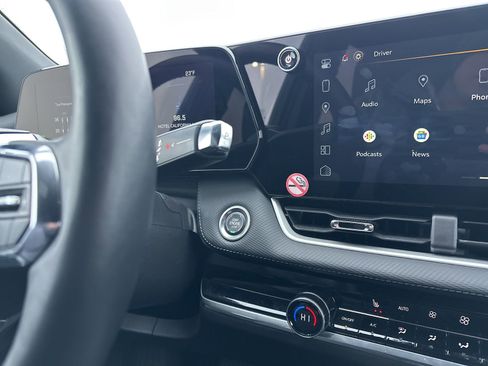 Used 2025 Chevrolet Equinox LT w/ Convenience Package II image 38