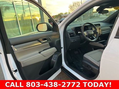 Used 2025 GMC Terrain Elevation w/ Elevation Premium Package image 4