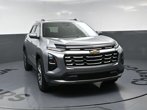 Used 2025 Chevrolet Equinox LT w/ Convenience Package II AWD/4WD image 3