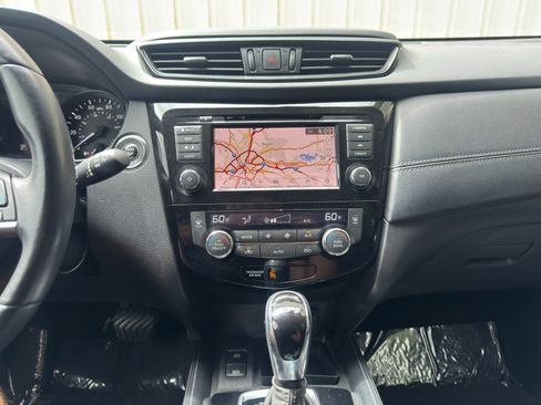Used 2018 Nissan Rogue SL w/ Premium Package FWD image 25