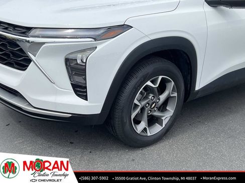 Certified 2024 Chevrolet Trax LT w/ Driver Confidence Package FWD image 9