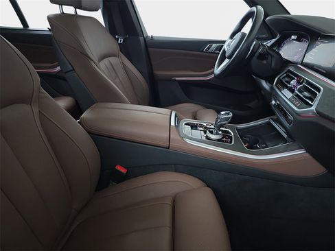 Used 2022 BMW X5 M50i w/ Executive Package image 11