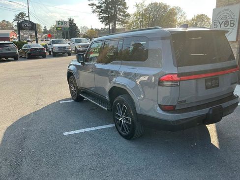 Used 2024 Lexus GX 550 w/ Accessory Package (Z1) image 4