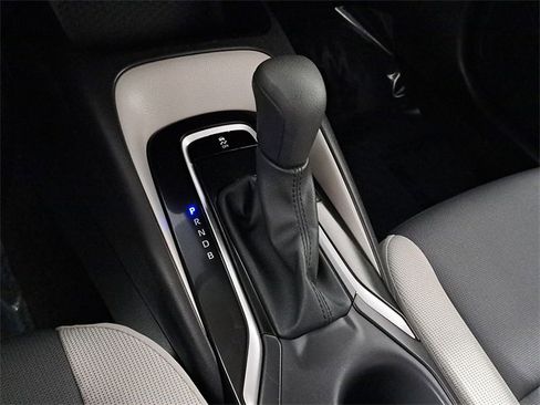 Used 2025 Toyota Corolla LE image 30