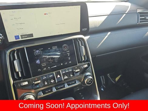 Used 2025 Lexus LX 600 4WD w/ Luxury Package image 8