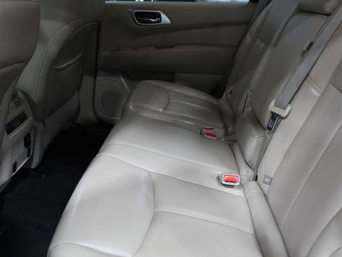 Used 2017 Nissan Pathfinder SL w/ SL Tech Package AWD/4WD image 16