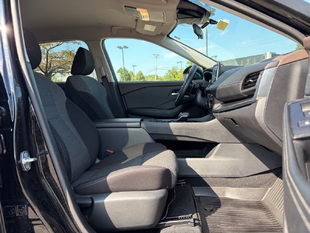 Used 2023 Nissan Rogue SV AWD/4WD image 14